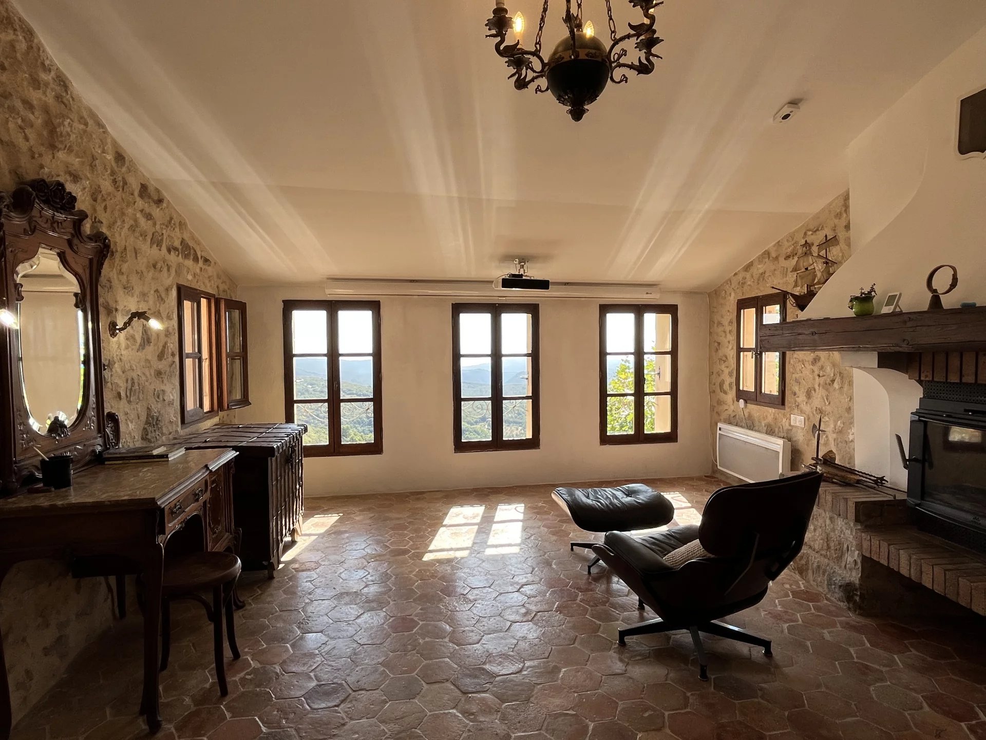 Charming village house with independent studio - MONS Charming village house with independent studio - MONS