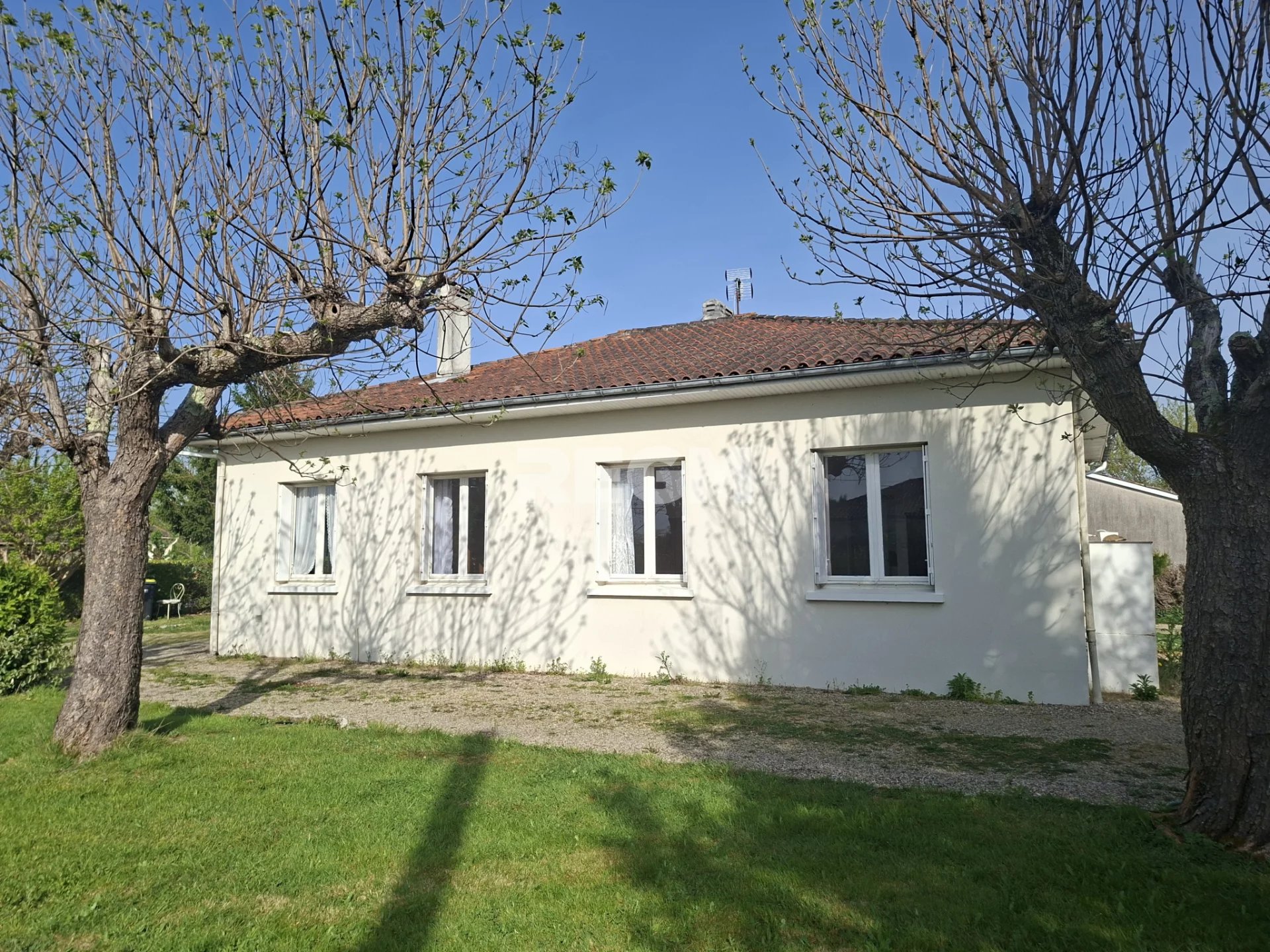 Maison plain pied 3 chambres 85m2 avec hangar maçonné de 180