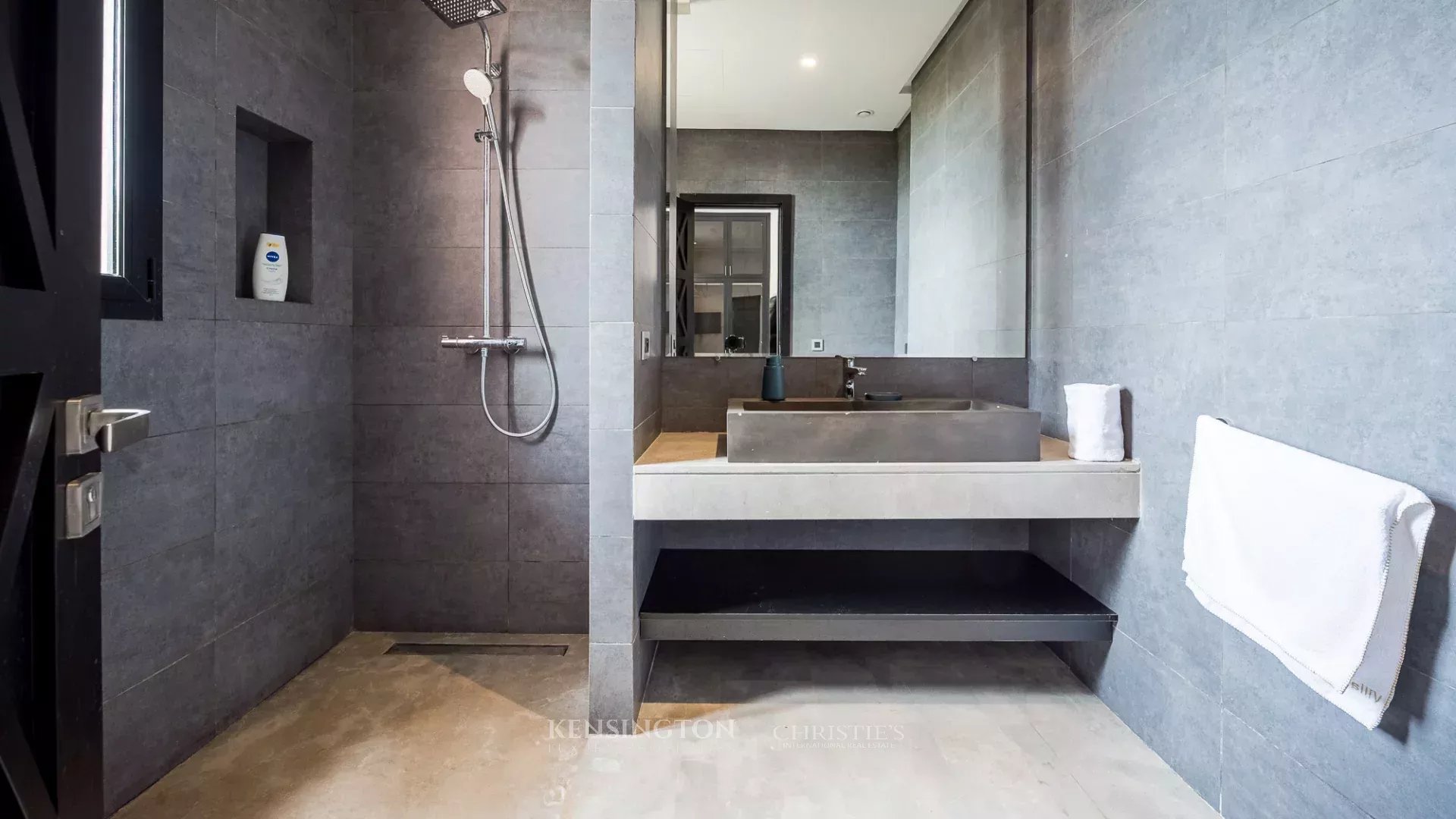 6 Bedroom Villa/Townhouse's Image 16