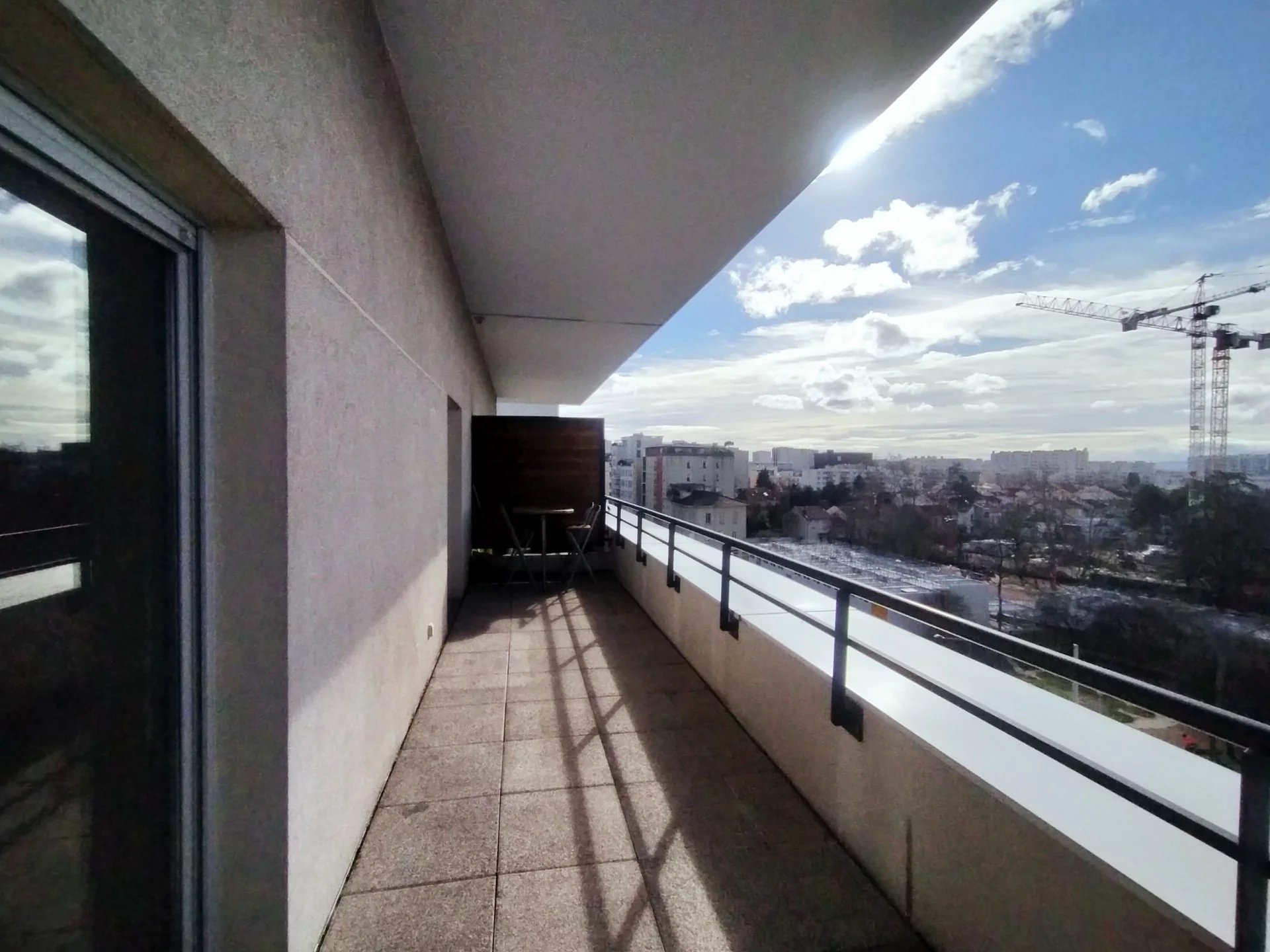 483223 Location Lyon 8ème