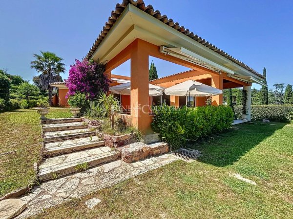 Villa for sale in Mandelieu in private domain with partial sea view — photo 7