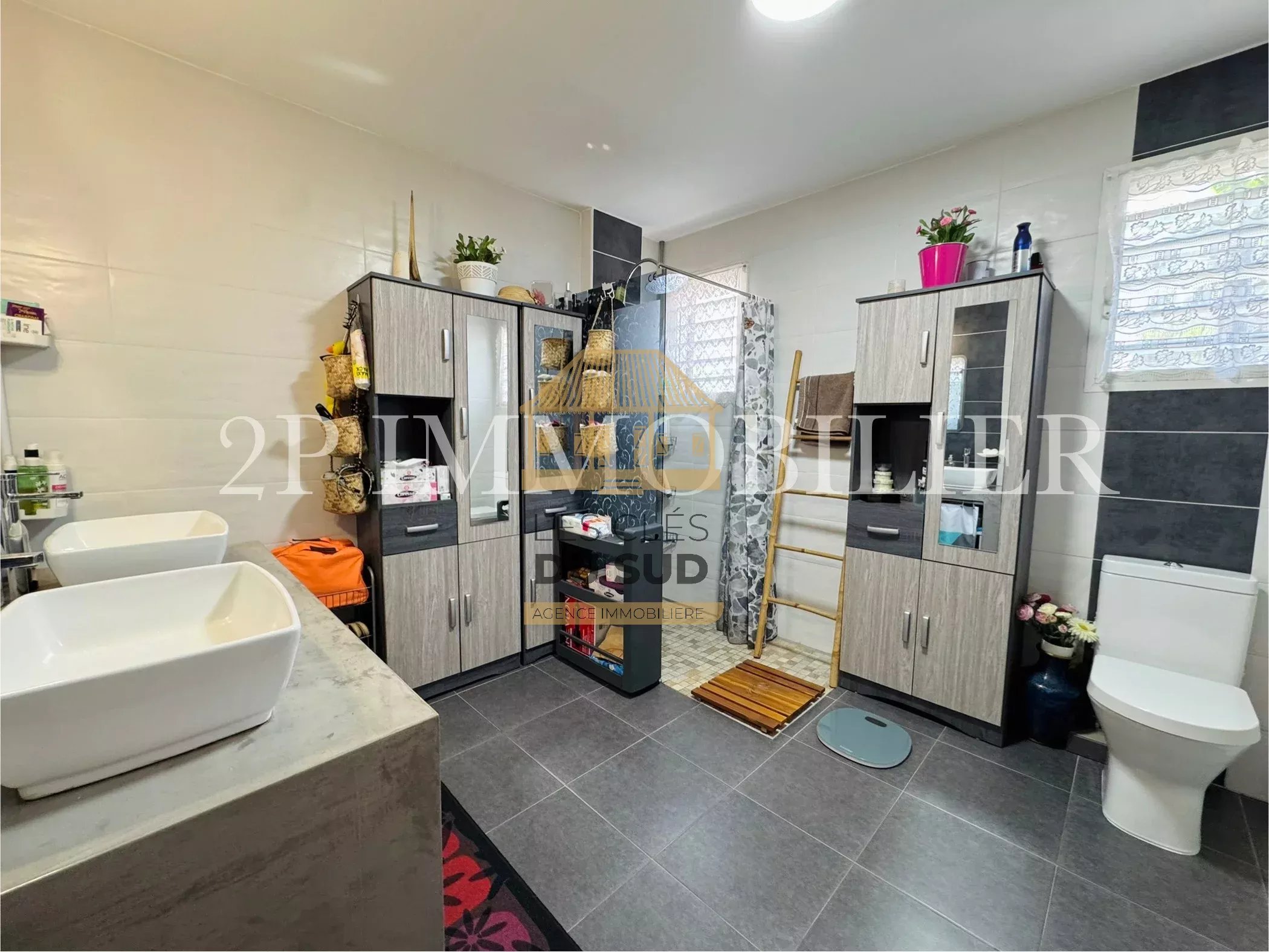 PETITE-ÎLE – MAISON F4 PLAIN-PIED AVEC VUE MER PANORAMIQUE – TERRAIN 600 M2 PISCINABLE