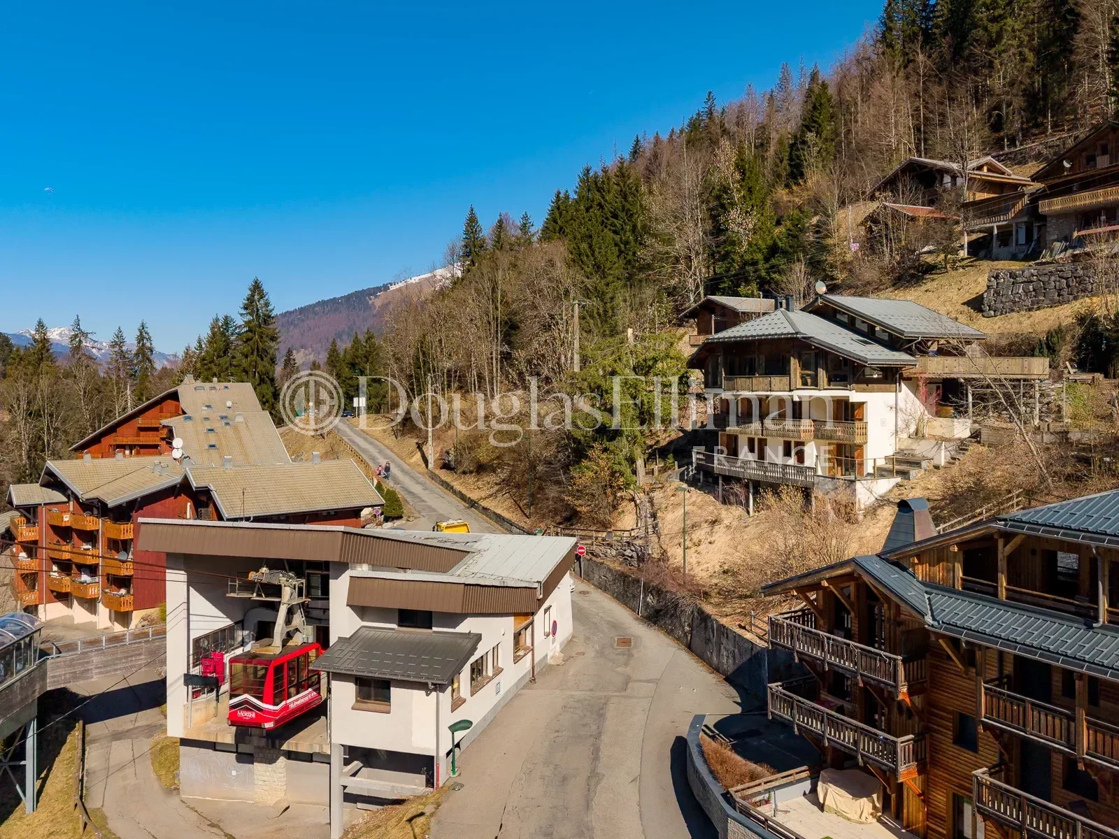 MORZINE – Ski-in ski-out chalet - Picture n°2