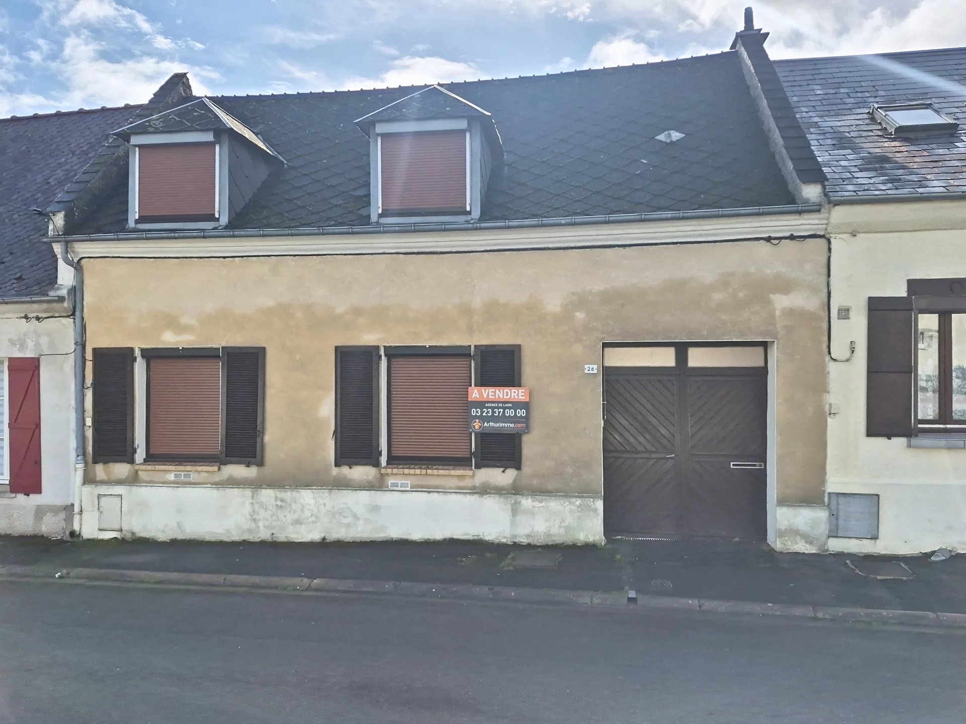Maison de village 6 pièces, bâtiment et jardin.
