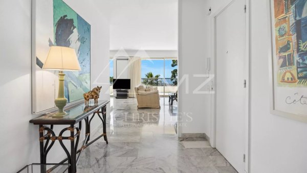 In a high-end residence, apartment with great potential — photo 3