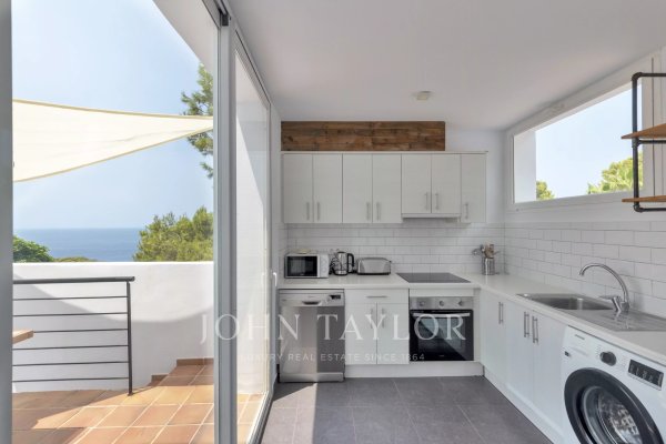 Exclusive townhouse with spectacular sea views, located in a private community of just four homes with a communal swimming pool in Cala Vadella, Ibiza — photo 5