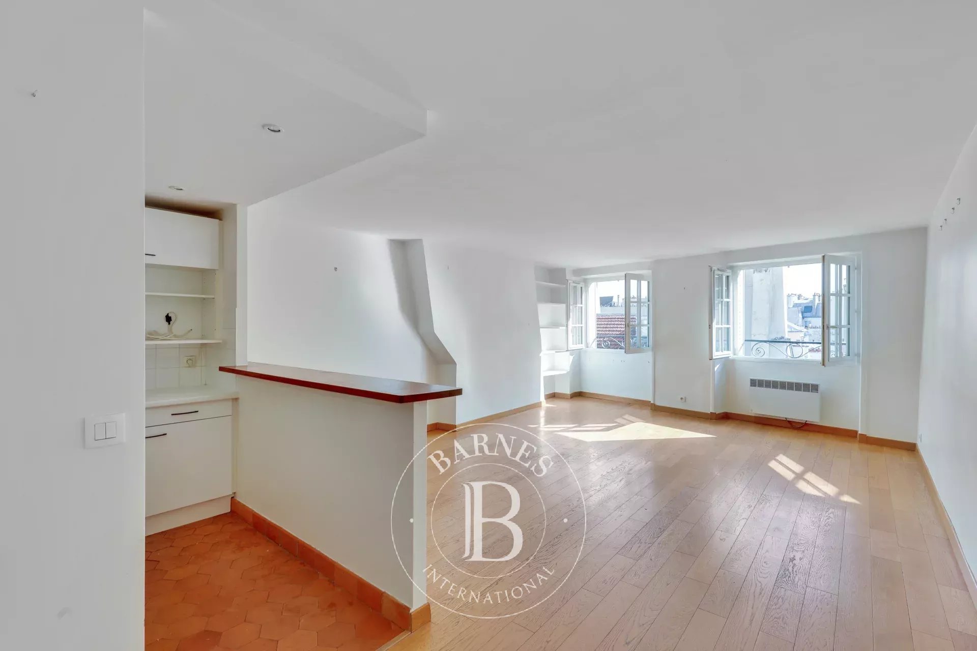 Paris 6 - Dragon - 2 rooms - top floor - view - picture 4