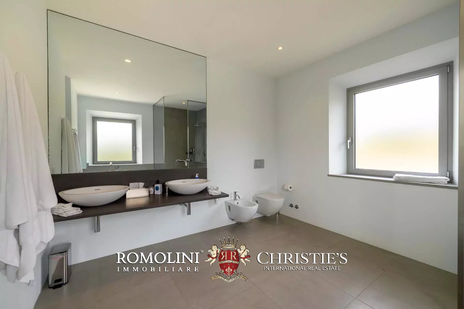 7 Bedroom Villa/Townhouse's Image 108