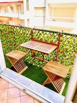 Deux pièces meublé de 48 m², situé au 2ème étage d'un immeuble de standing dans le centre d'Antibes