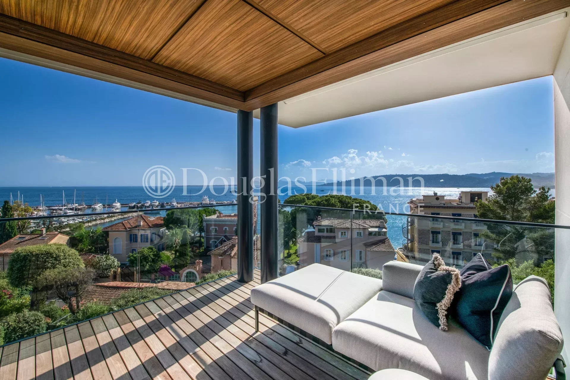 CAP D&rsquo;ANTIBES – Appartement au dernier étage avec vue mer panoramique - Image nᵒ2