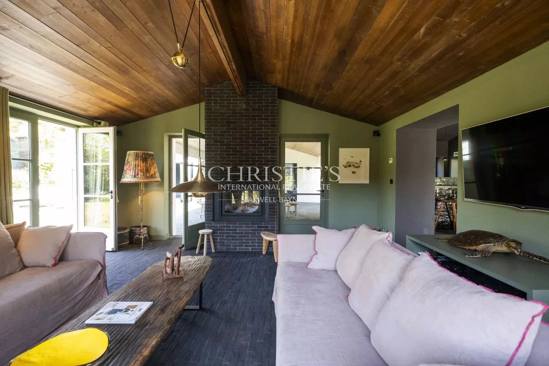 6 Bedroom Villa/Townhouse's Image 9
