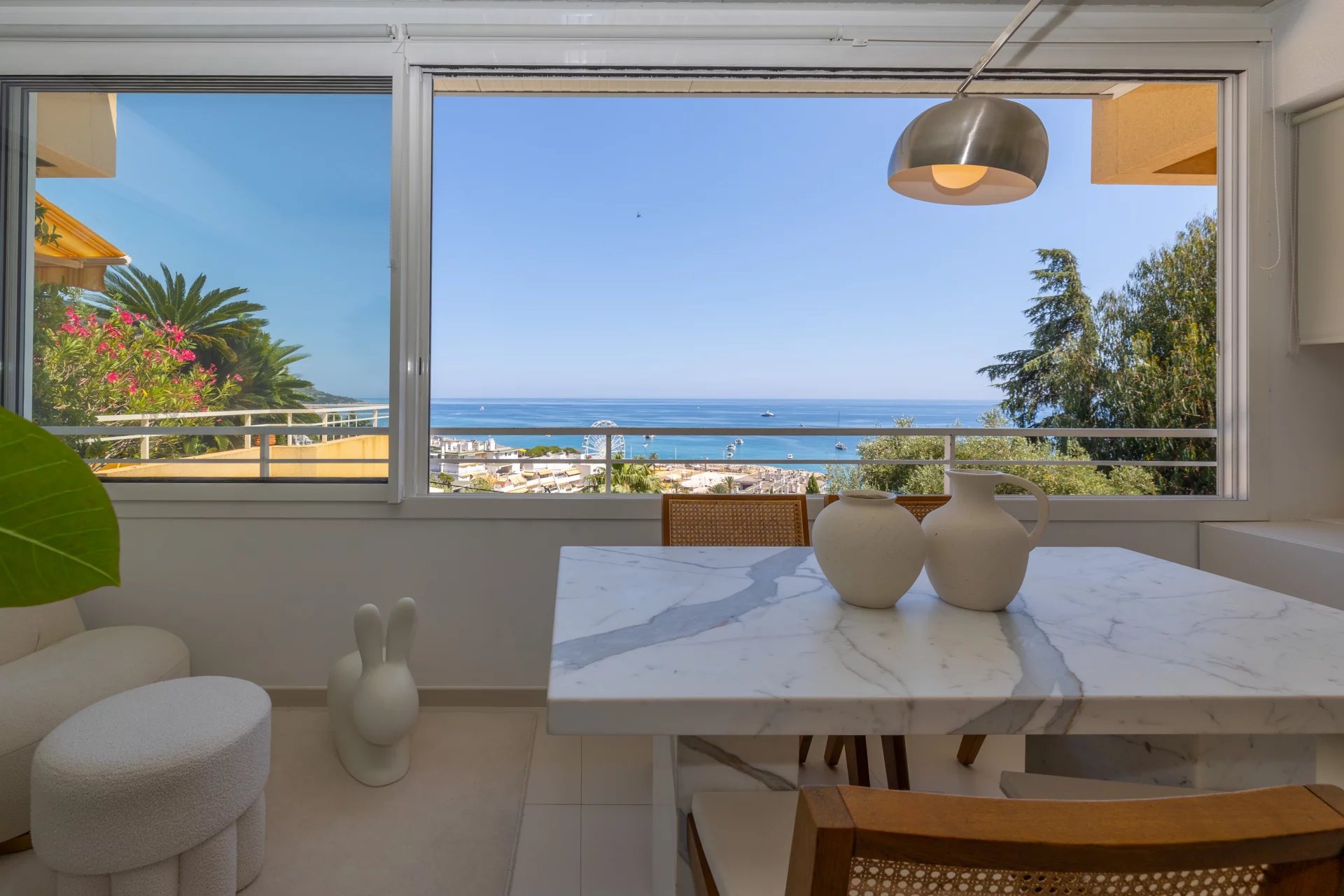 Menton boulevard de GARAVAN - one bedroom apartment - terrace/loggia - garage - panoramic sea view