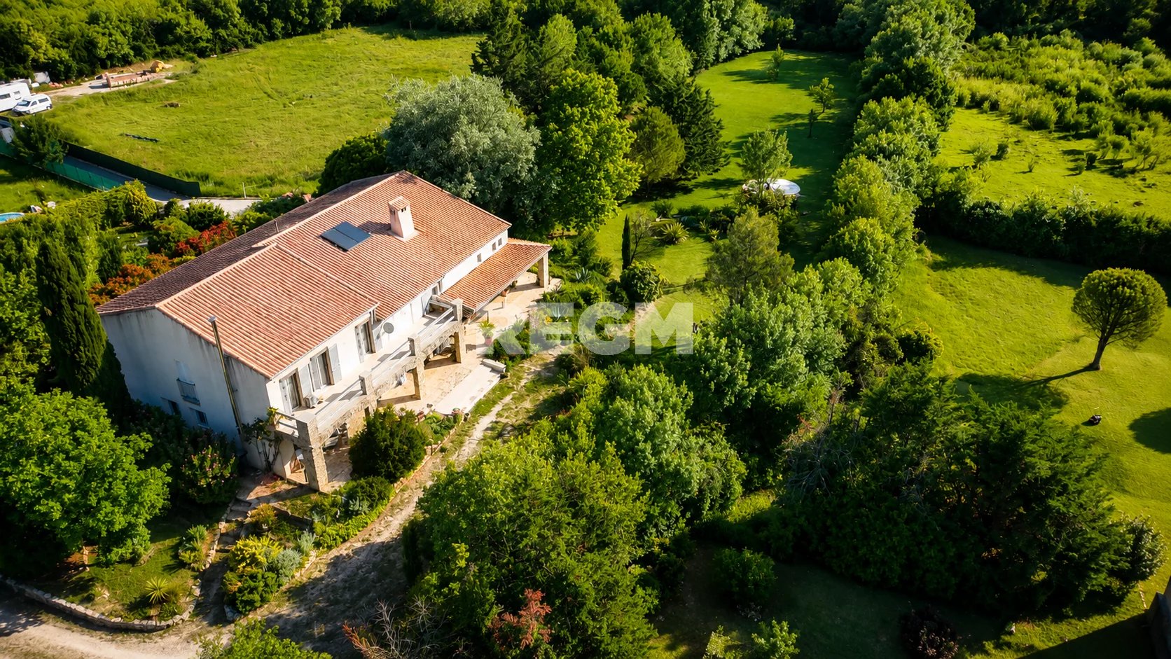 Propriété familiale avec dépendance 368 m2