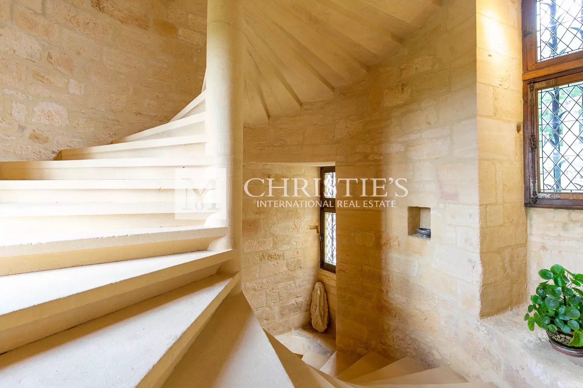 9 Bedroom Chateau's Image 11