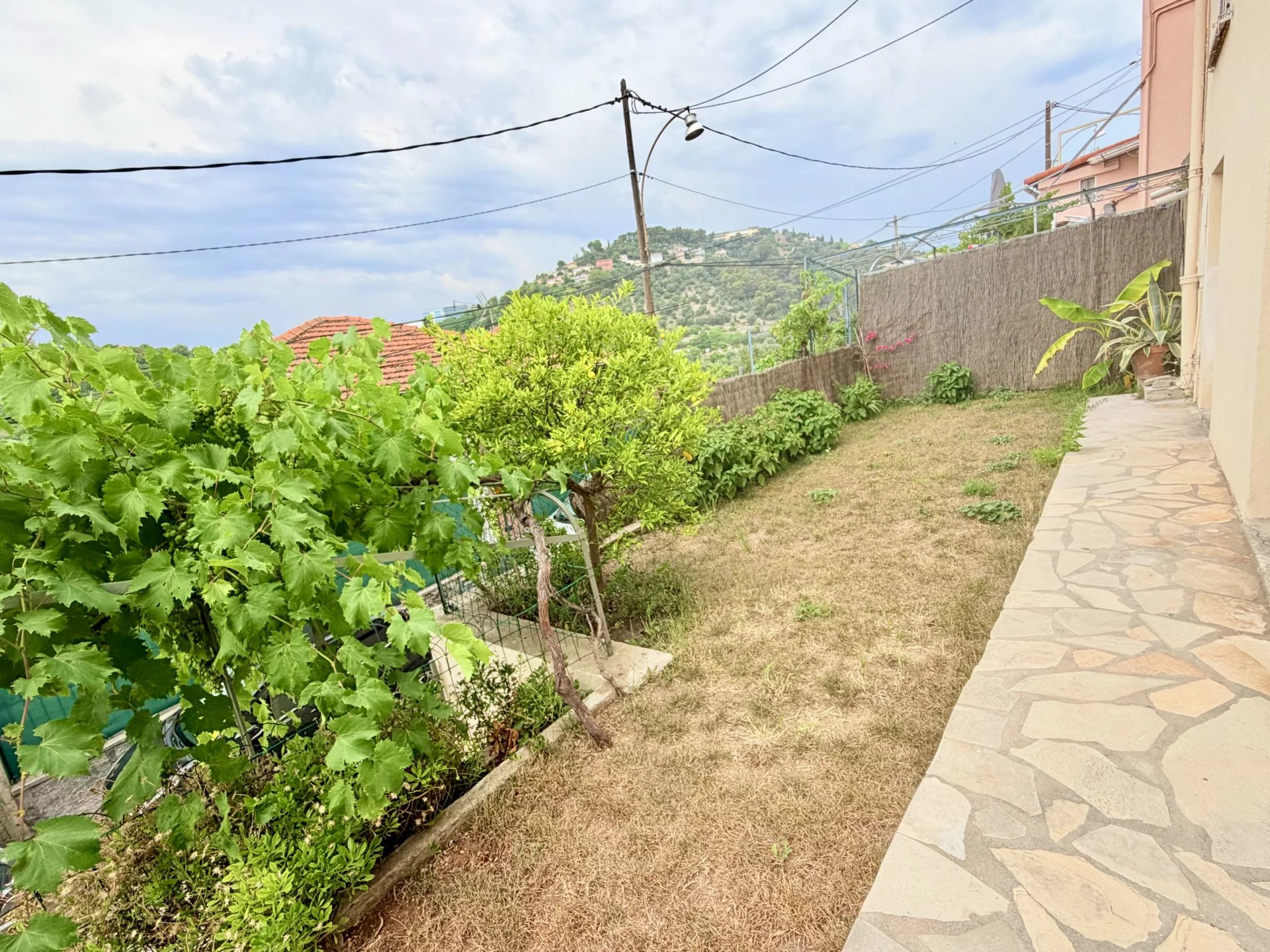 🏡 NICE BON VOYAGE – Fully Renovated Detached House of Approx. 102 sqm with Two Apartments, Terraces, Garden and Small Garage in a Private Estate