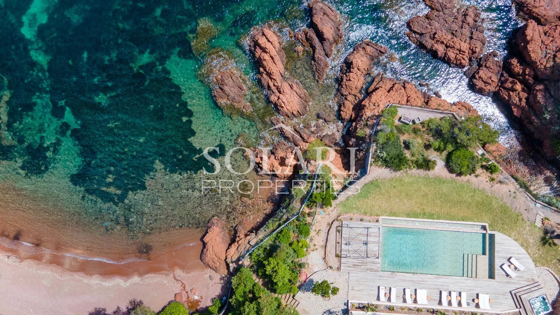 Exceptionnel : villa pied dans l'eau à Theoule-sur-Mer