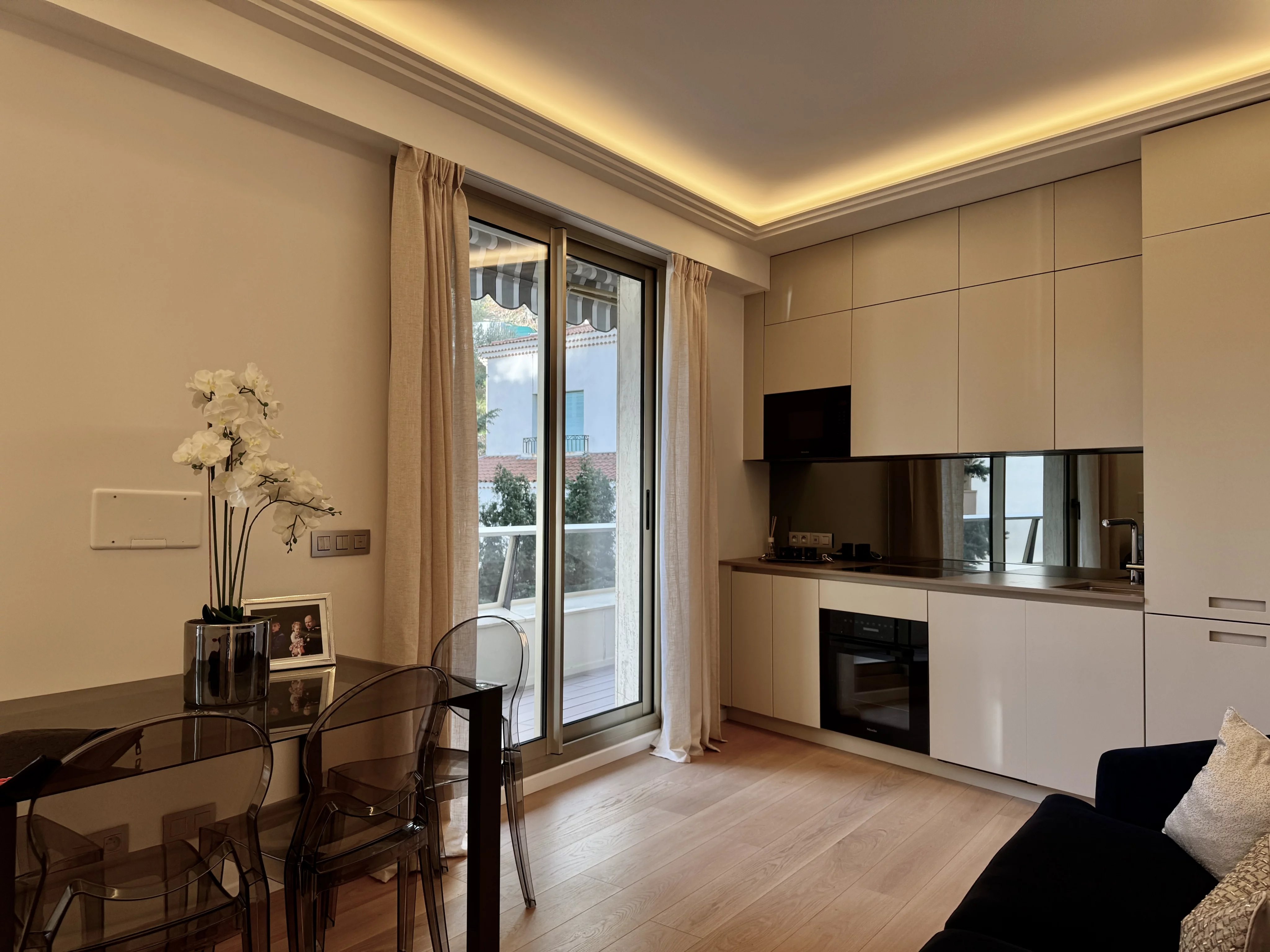 Renovated and furnished 2-bedroom apartment with terrace – Jardin Exotique