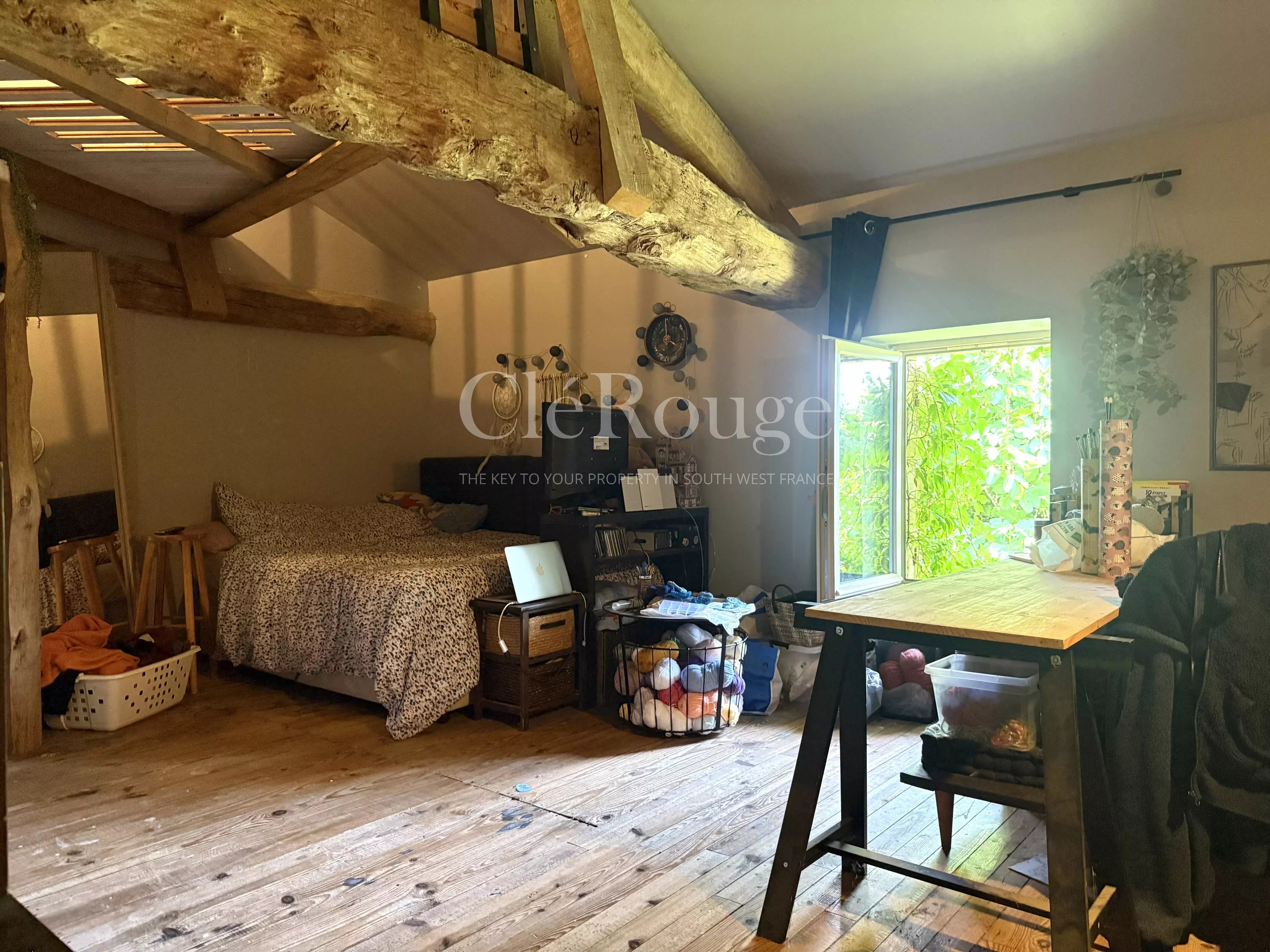 15 minutes from Monségur – Stunning 5-bedroom stone property