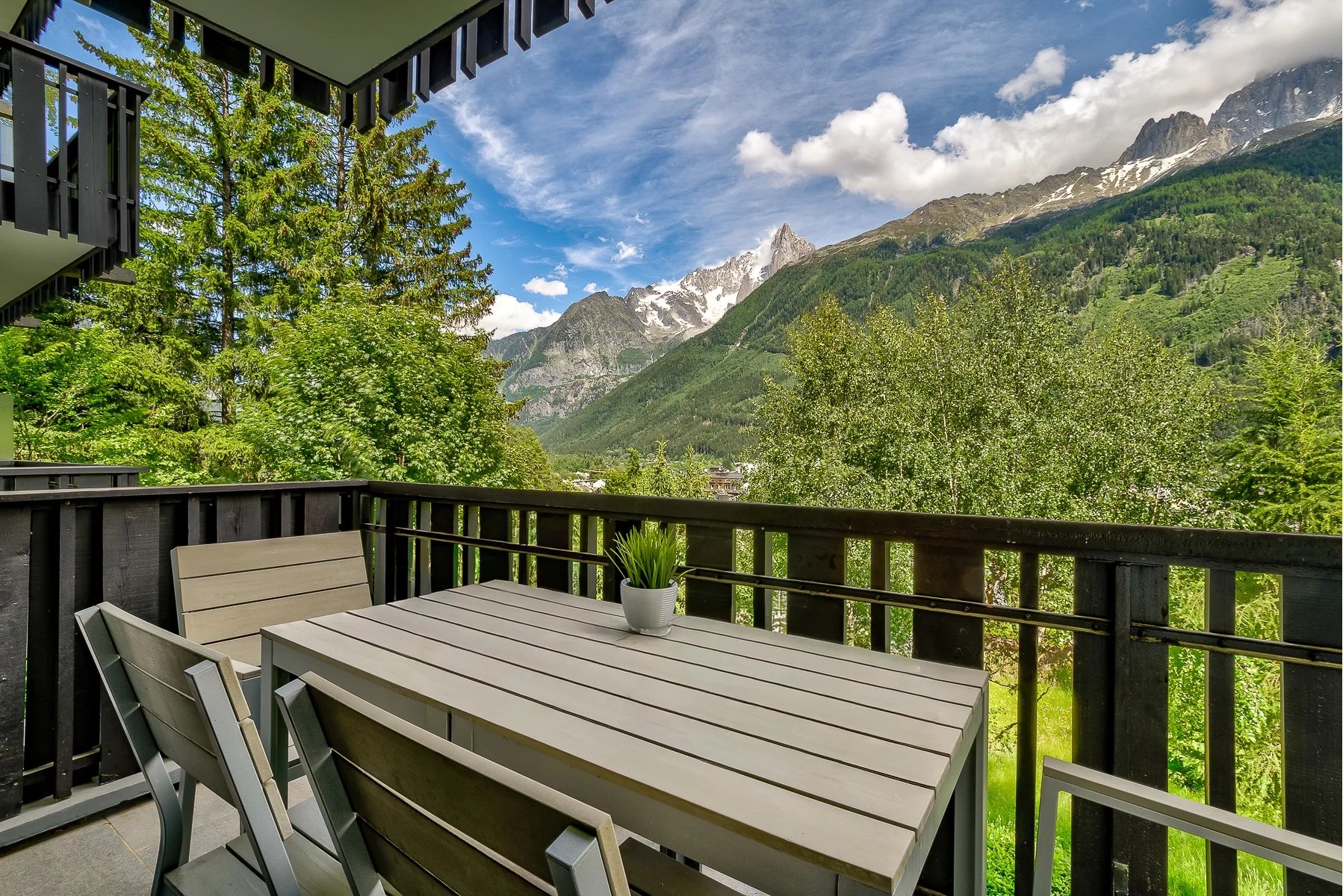 Photo of CHAMONIX - Stylish 3-bedroom apartment a short walk from the centre