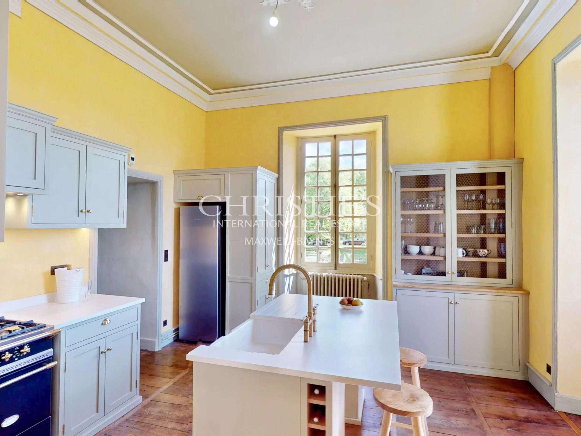 6 Bedroom Chateau's Image 4