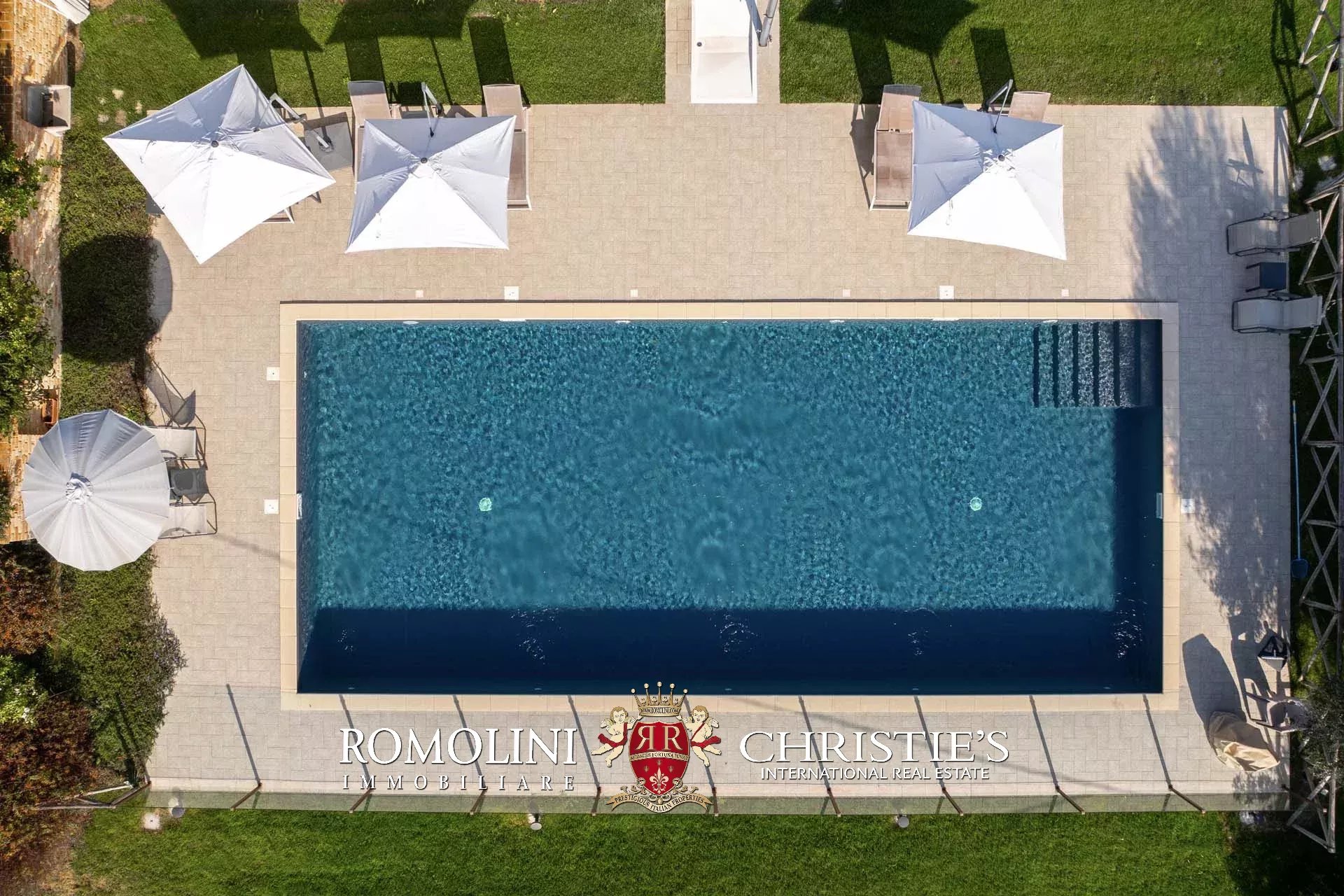 9 Bedroom Villa/Townhouse's Image 15