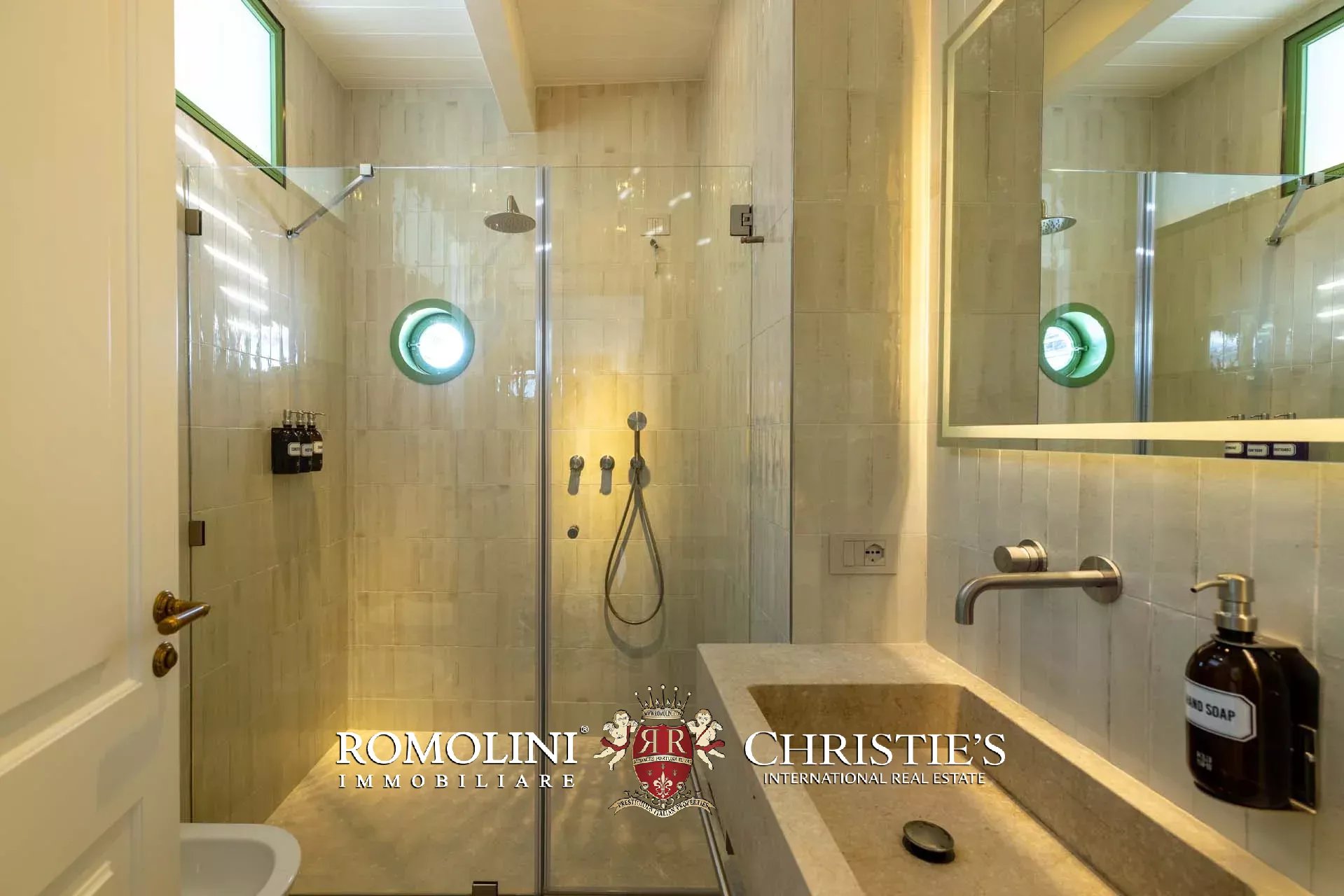 8 Bedroom Villa/Townhouse's Image 108
