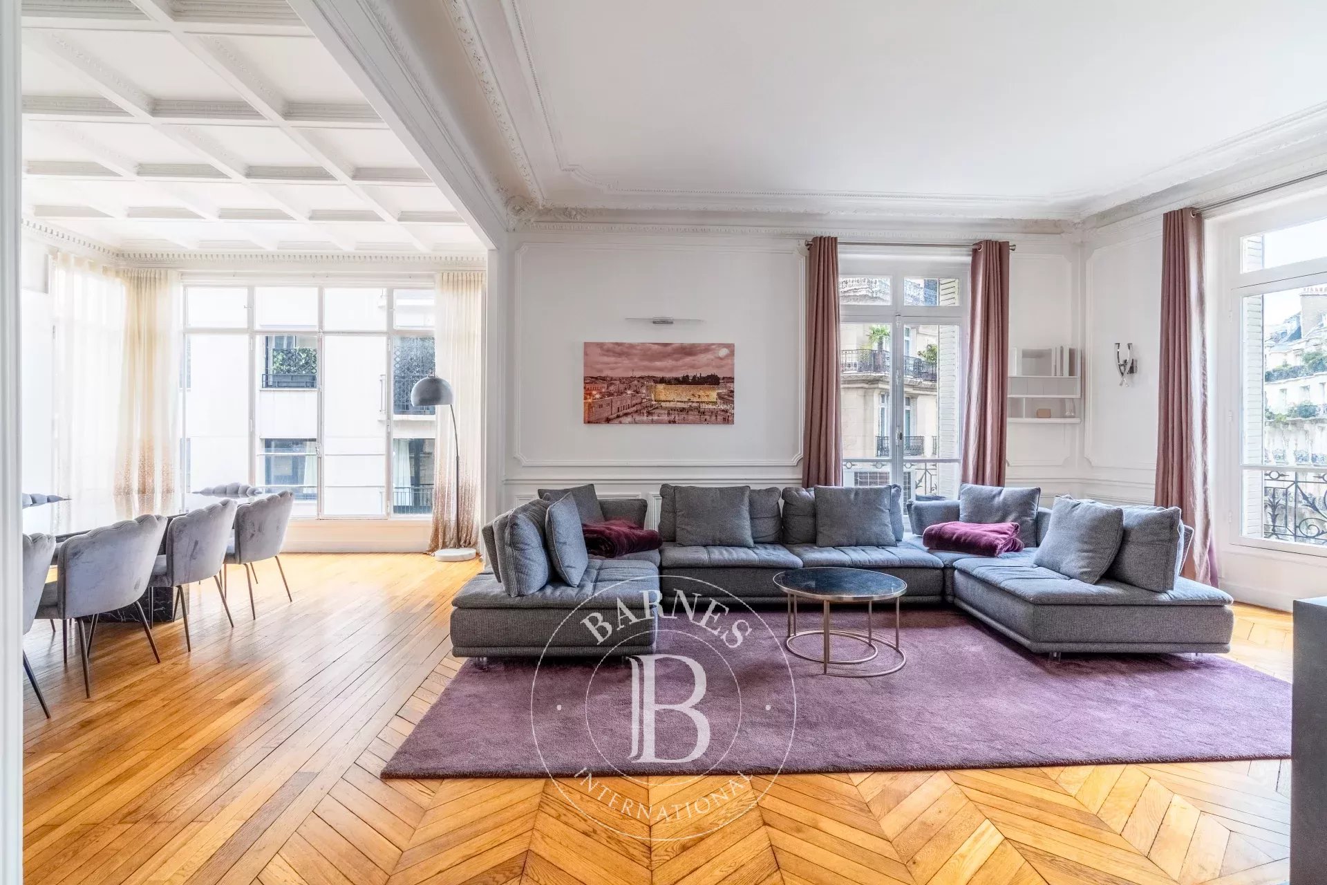 Paris 16 - Place Mexico - 3-bed corner apartment