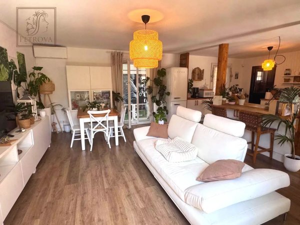 4-Bedroom Villa in Carros — photo 6