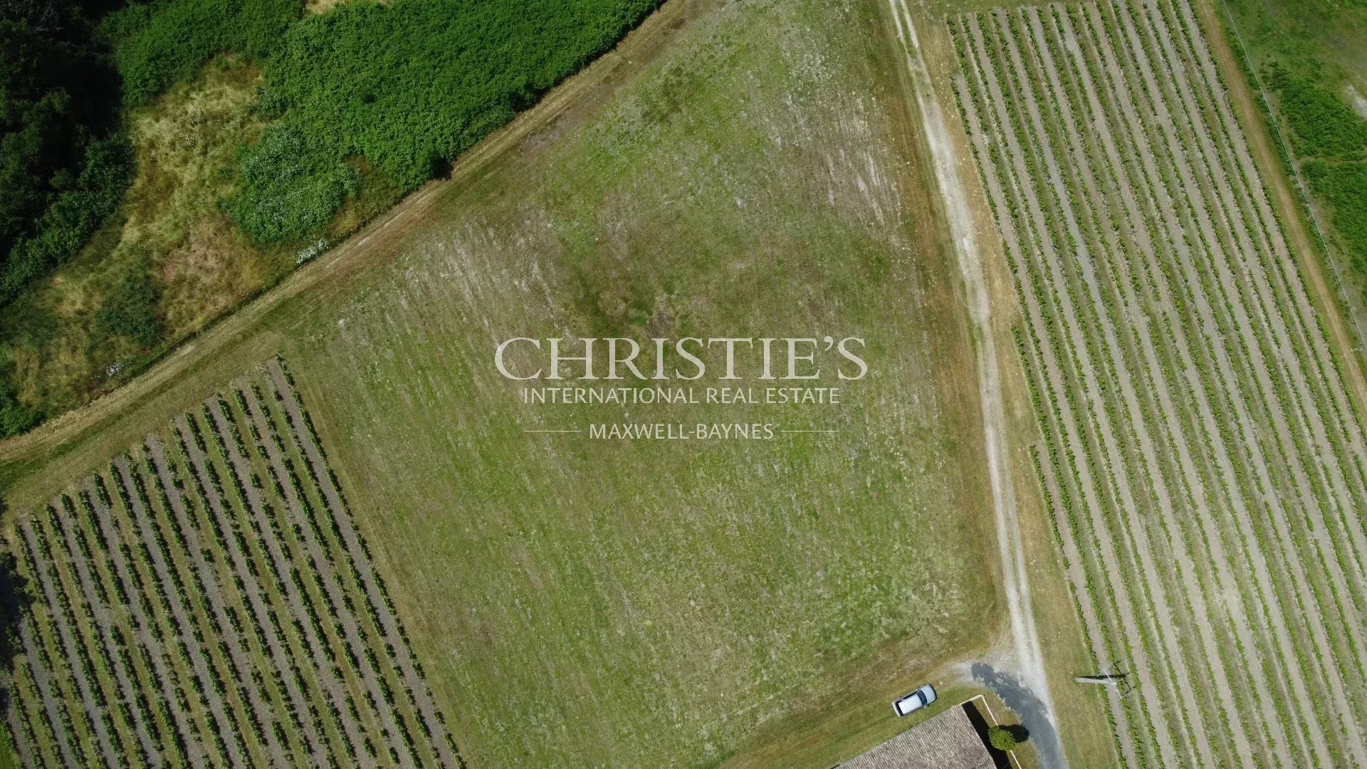 2 Bedroom Vineyard's Image 10