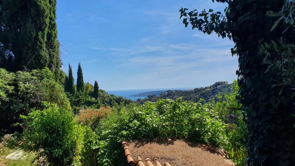 Casa di 6 vani con 2 dipendenze