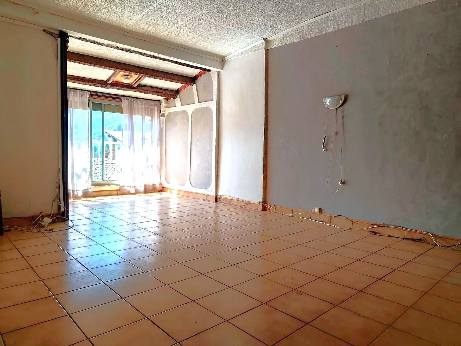 Appartement 90 m²  -  4 pièces + cave