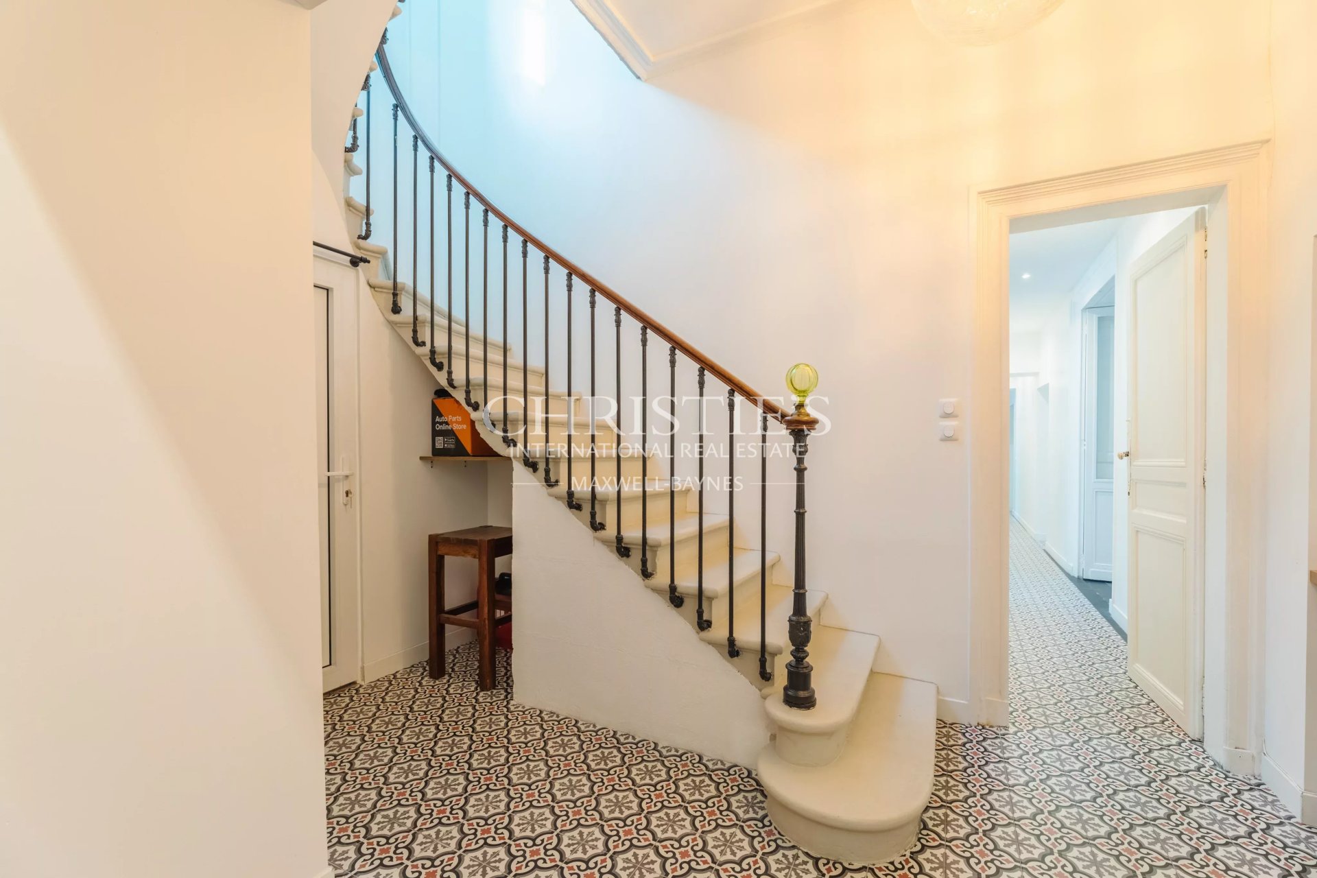 6 Bedroom Villa/Townhouse's Image 8