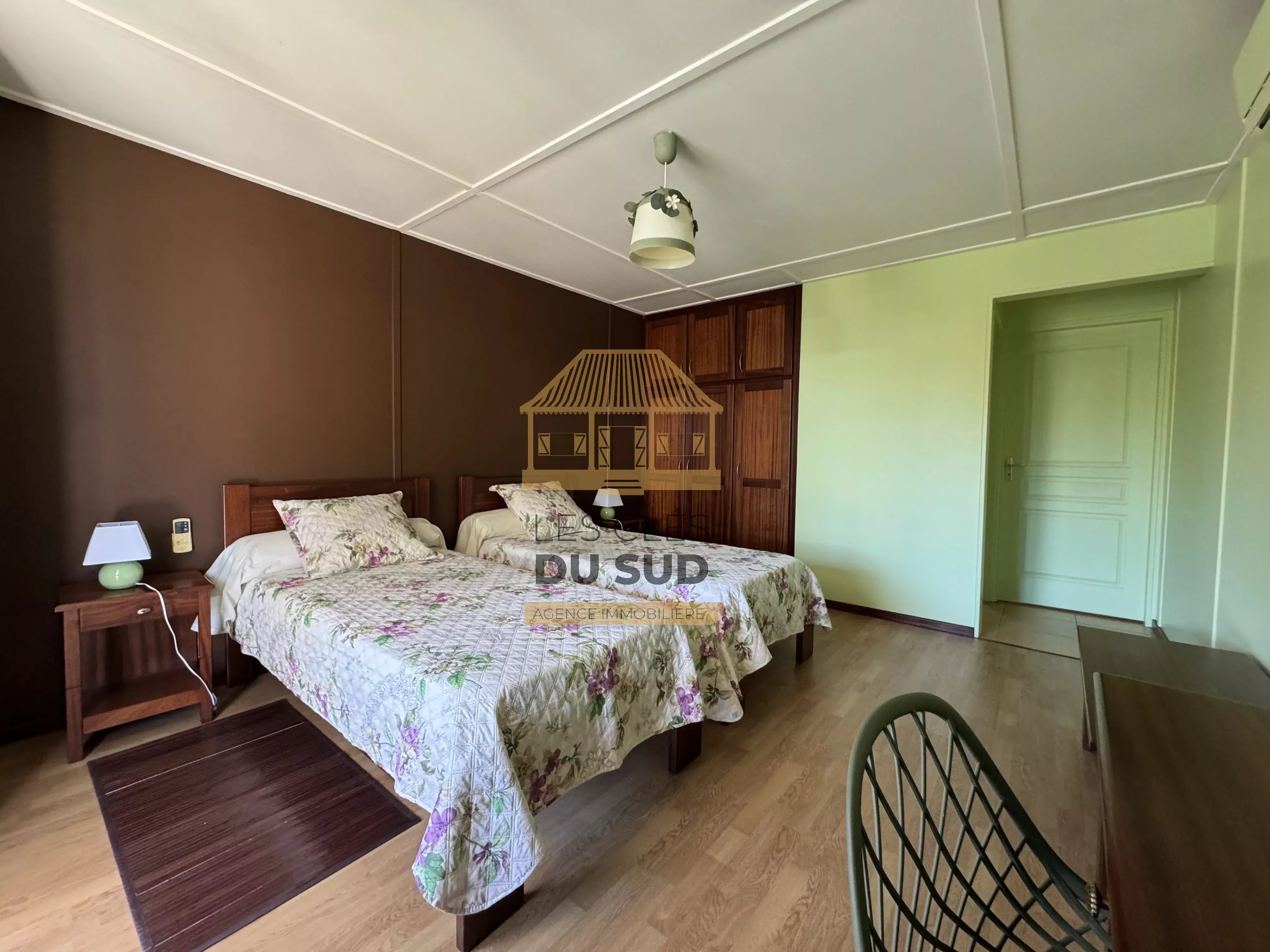 SAINT-PHILIPPE – BASSE VALLÉE – ENSEMBLE DE 5 BUNGALOWS EN LOCATION SAISONNIÈRE