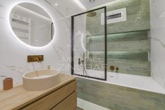 Elegant apartment in the heart of the Carré d’Or — photo 5 of 6