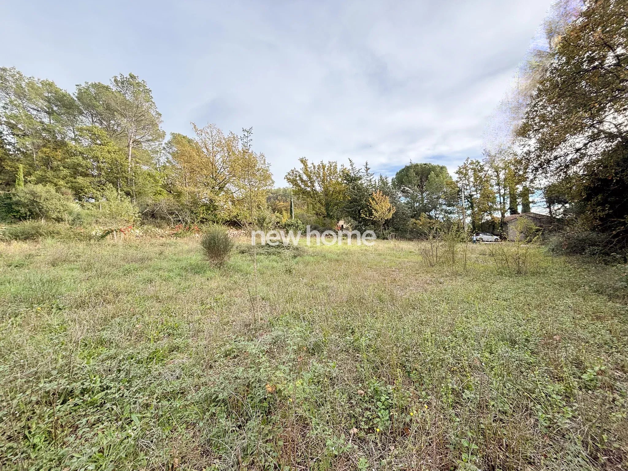 BEAU TERRAIN CONSTRUCTIBLE DE 2320 M² A SAINT-ANTONIN-DU-VAR