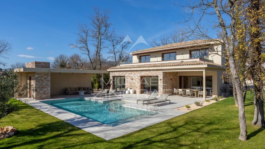 Villa for sale in Fayence — Luxury Villa for Sale in Fayence | Prestigious Terre Blanche Estate