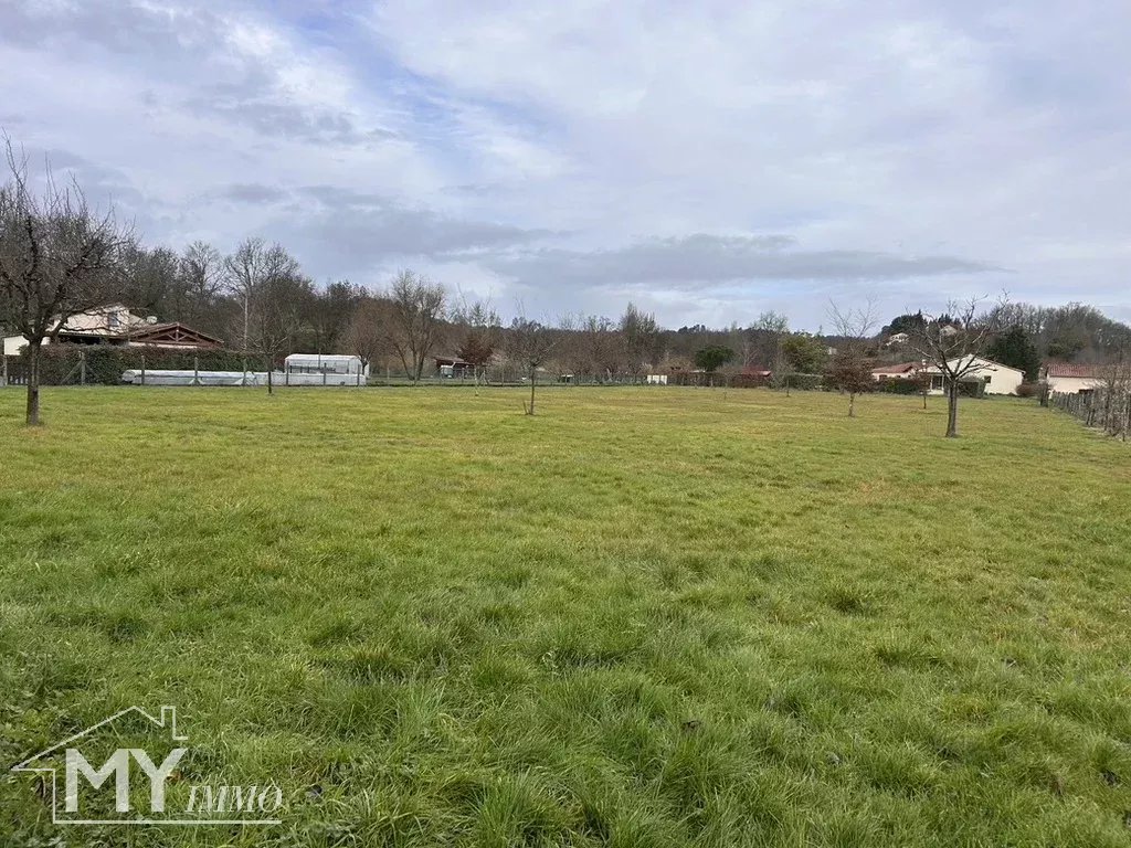 LE FLEIX : Terrain constructible de 3 586 m²
