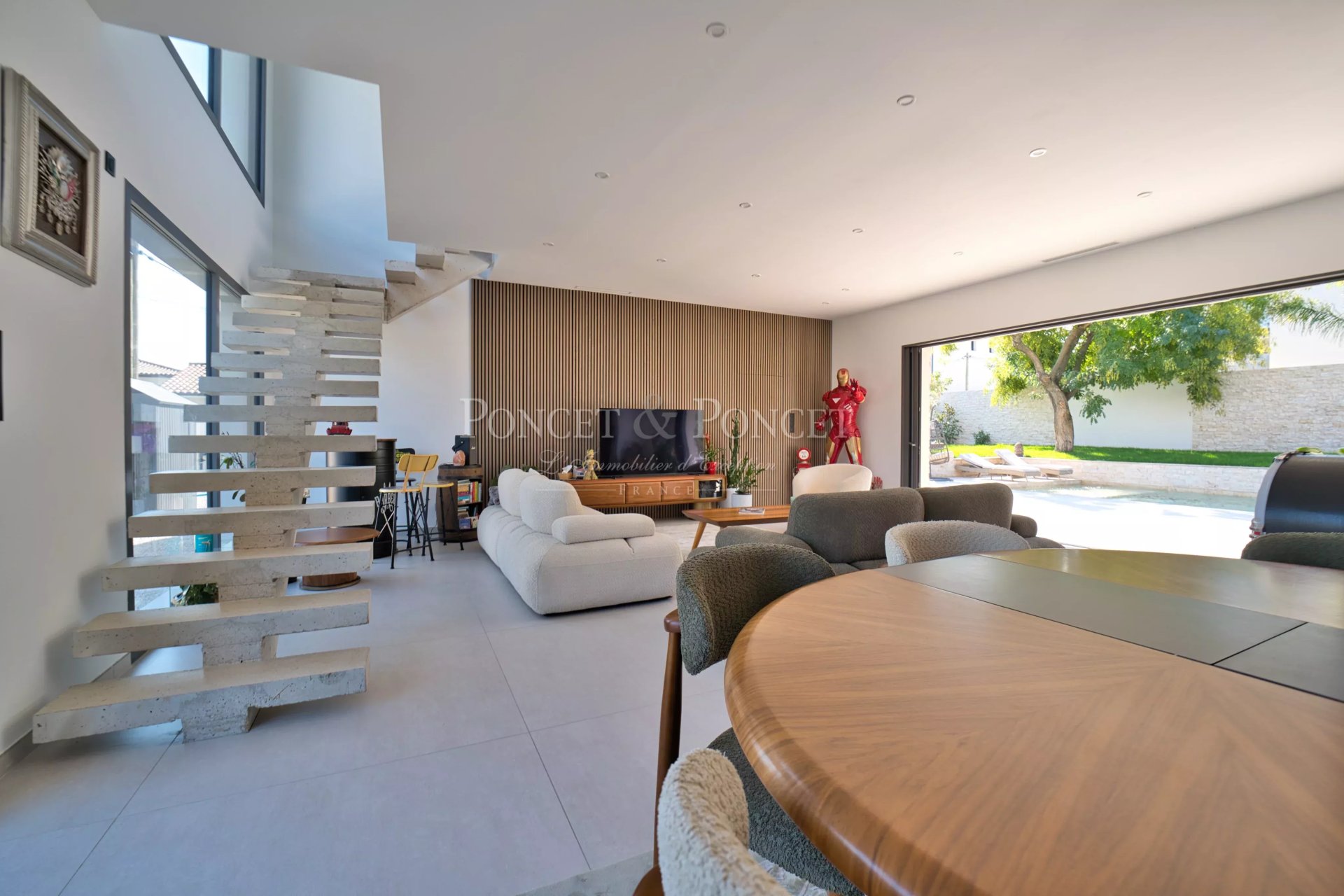 5 Bedroom Villa/Townhouse's Image 3