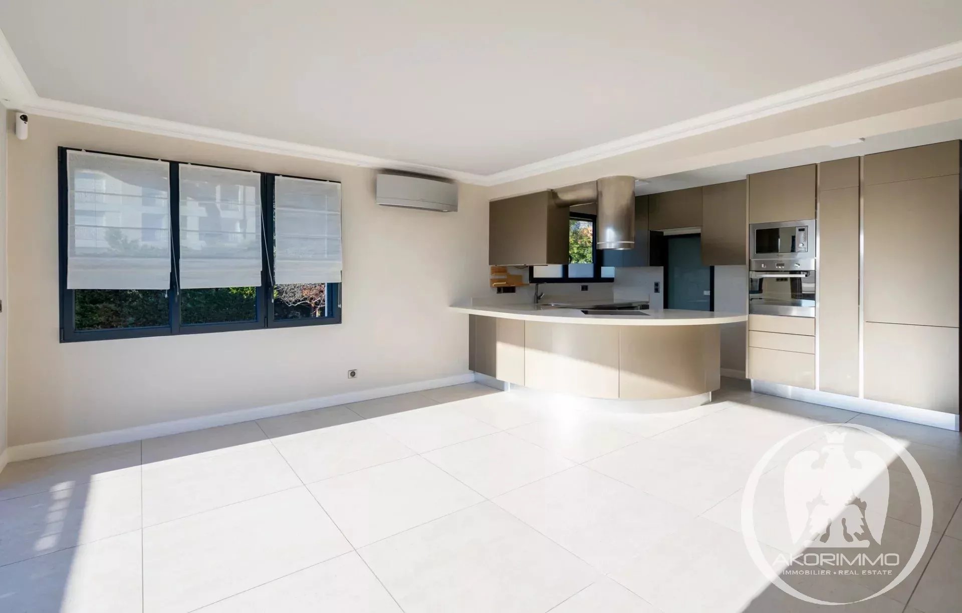 BRIGHT APARTMENT - FULLY RENOVATED - TERRACE