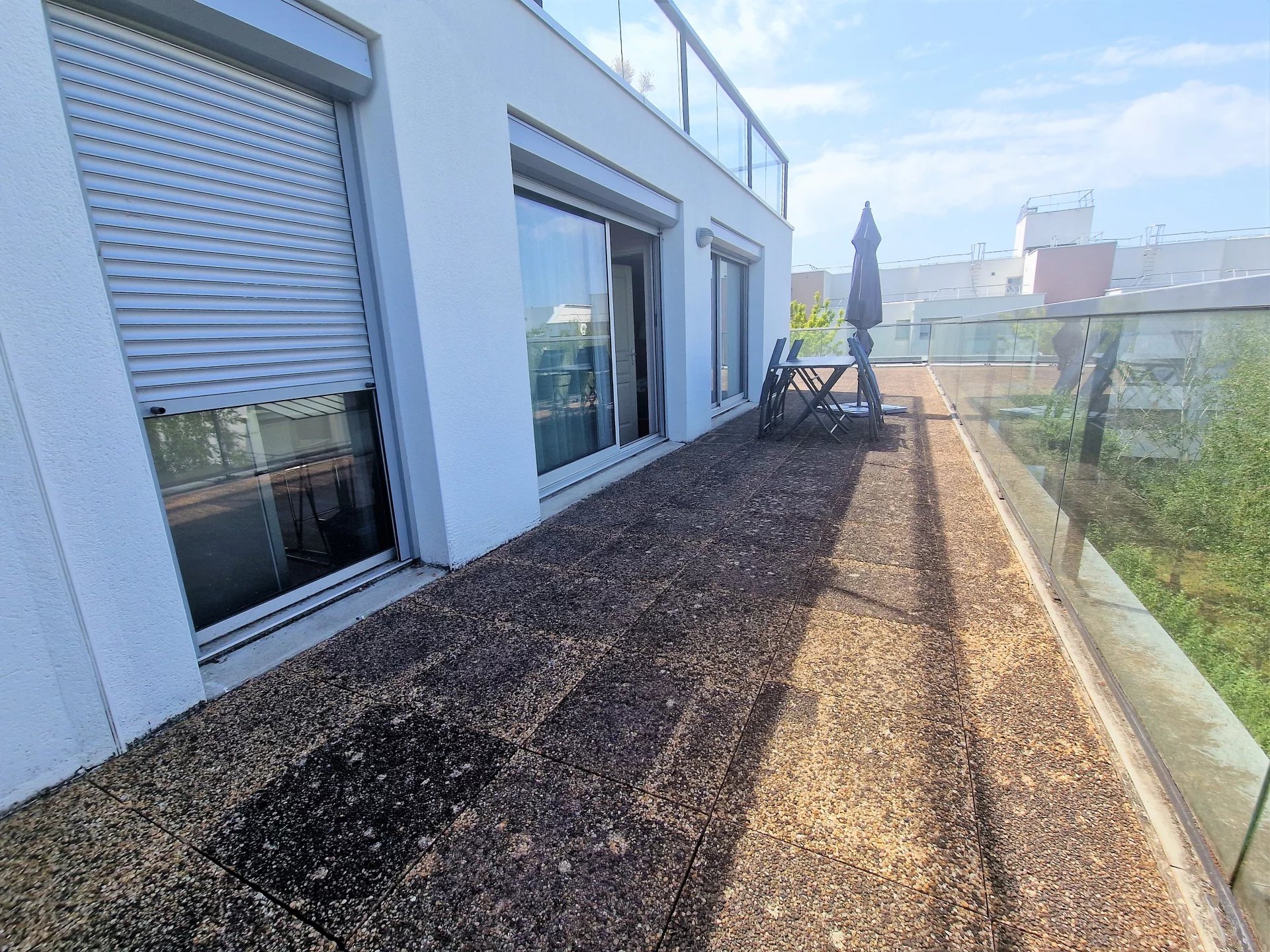 Chartrons T3 avec 2 chambres, terrasse de 65m2, parking, ascenseur