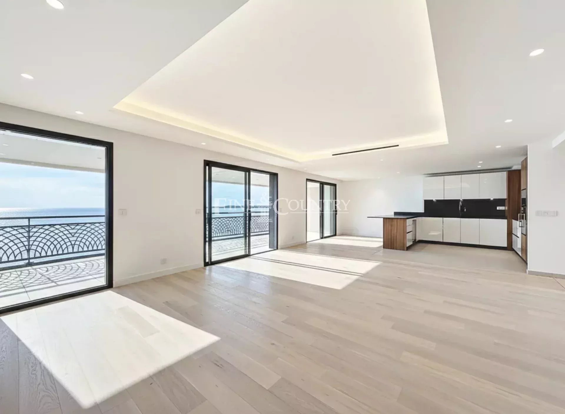 Photo of APPARTEMENT FOR SALE CANNES SEA VIEW