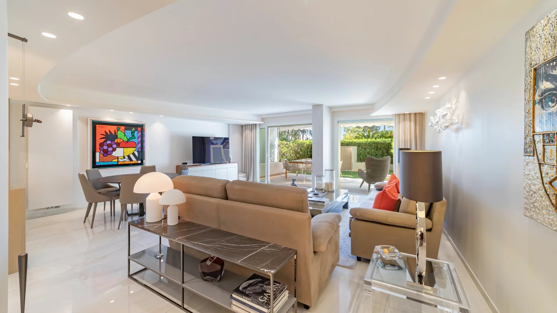 Cannes Croisette Contemporary luxury apartment facing the port