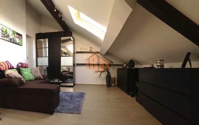 Sablon +/- 800m - gemeubileerde studio - +/- 27m²
