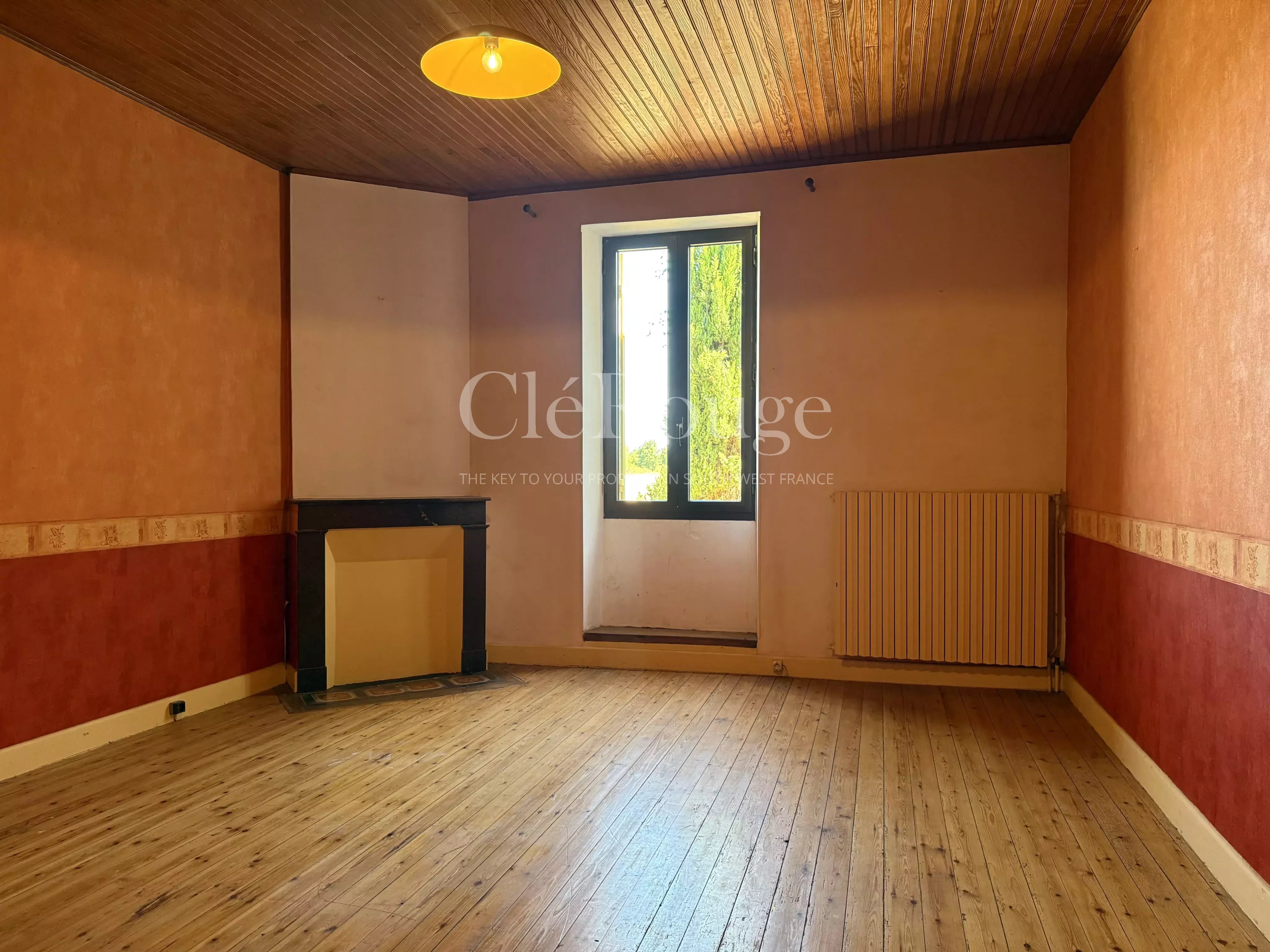 Close to Duras - Characterful and spacious property with swimming pool and stunning views