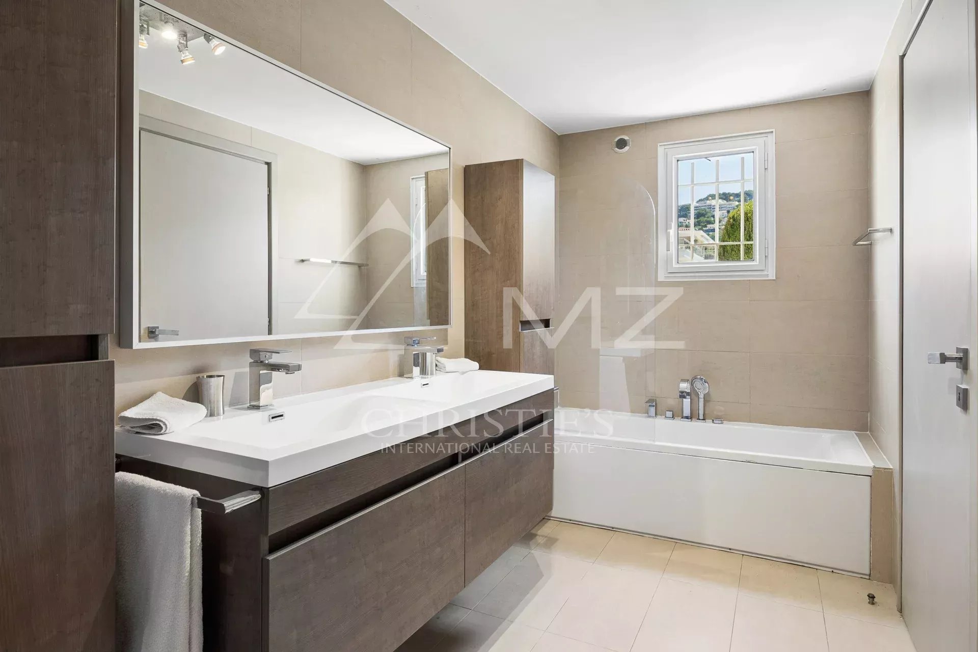 3 Bedroom Apartment/Flat's Image 14