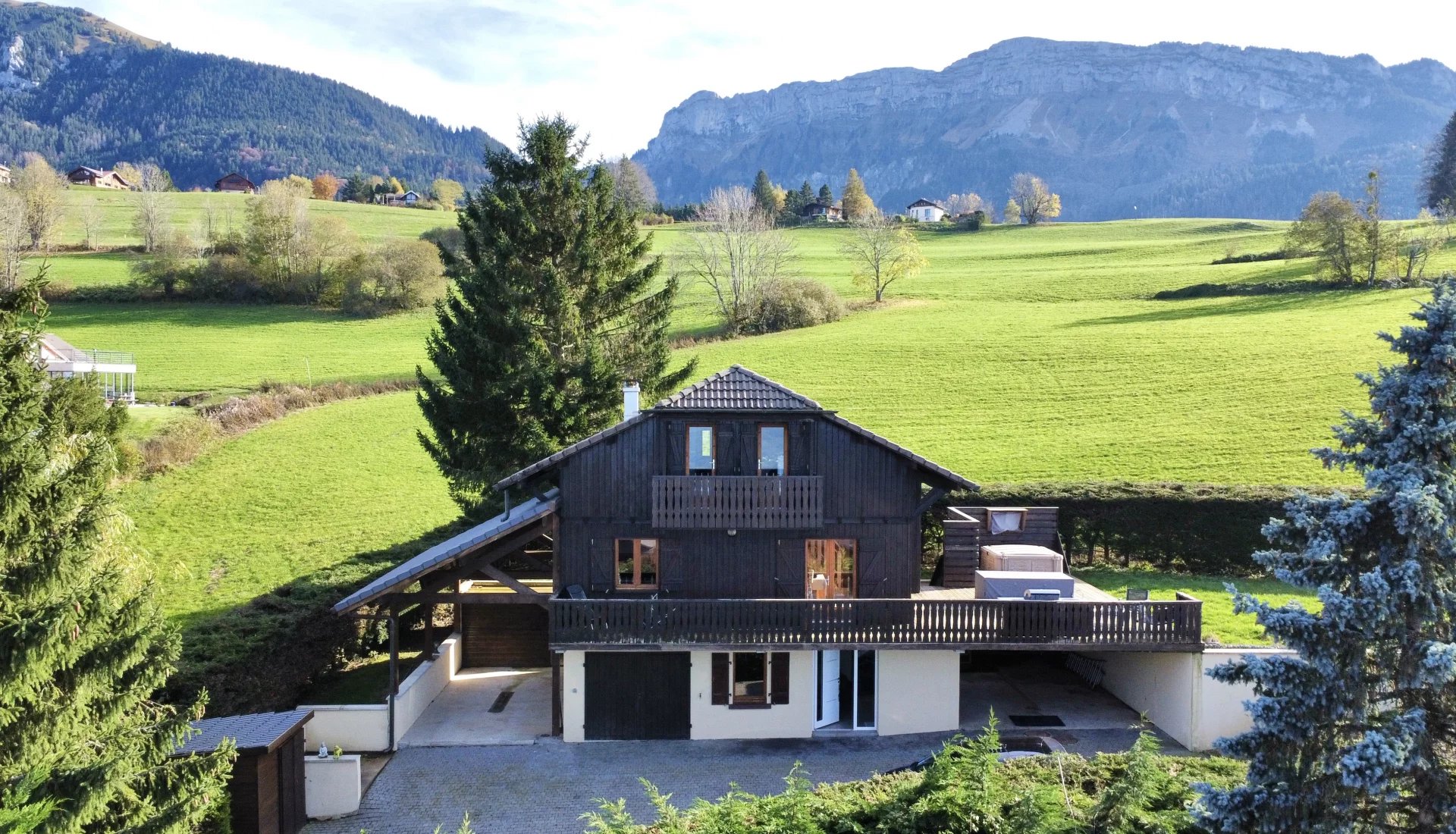 Chalet rénové 6 pièces de 125 m²