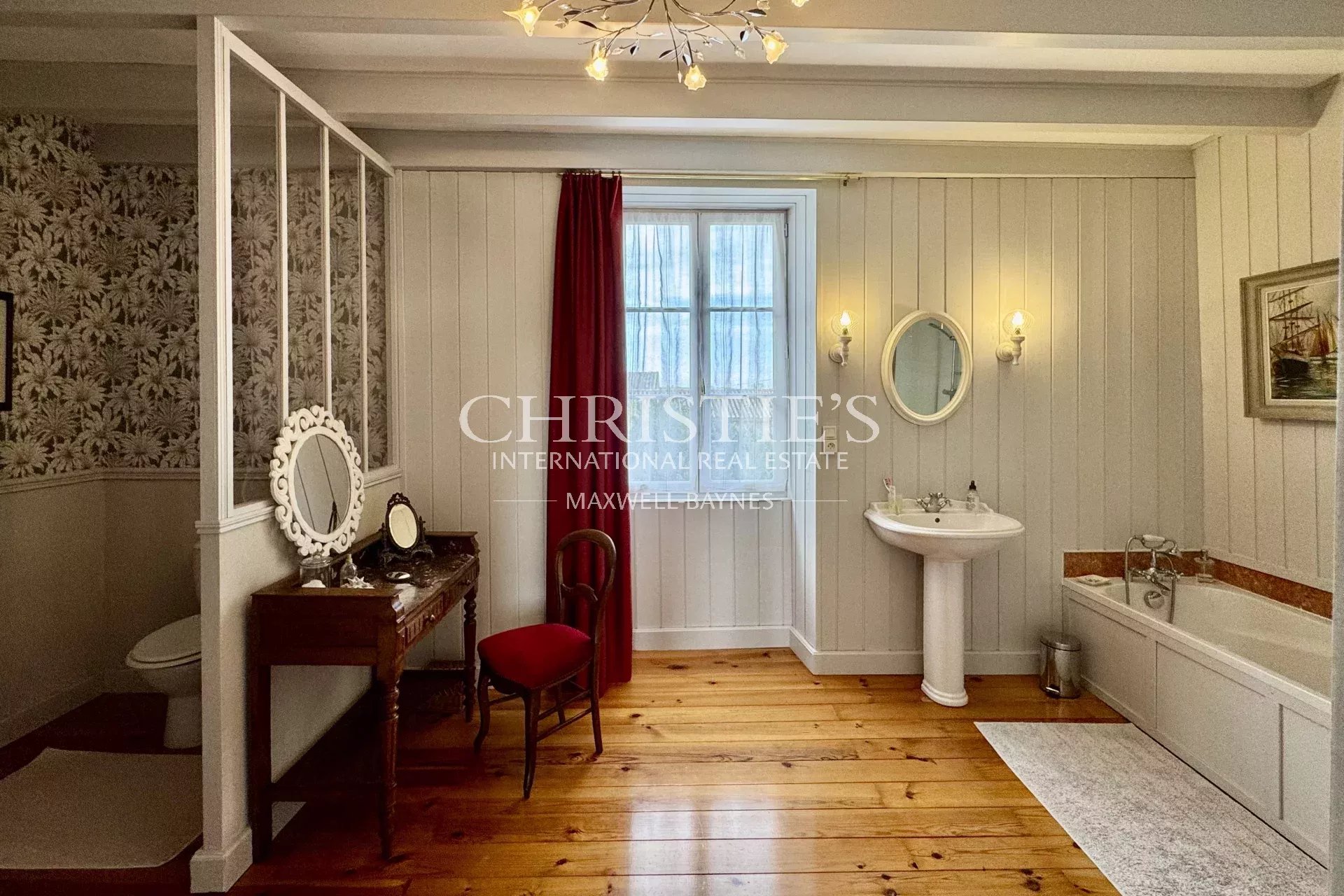 6 Bedroom Villa/Townhouse's Image 30