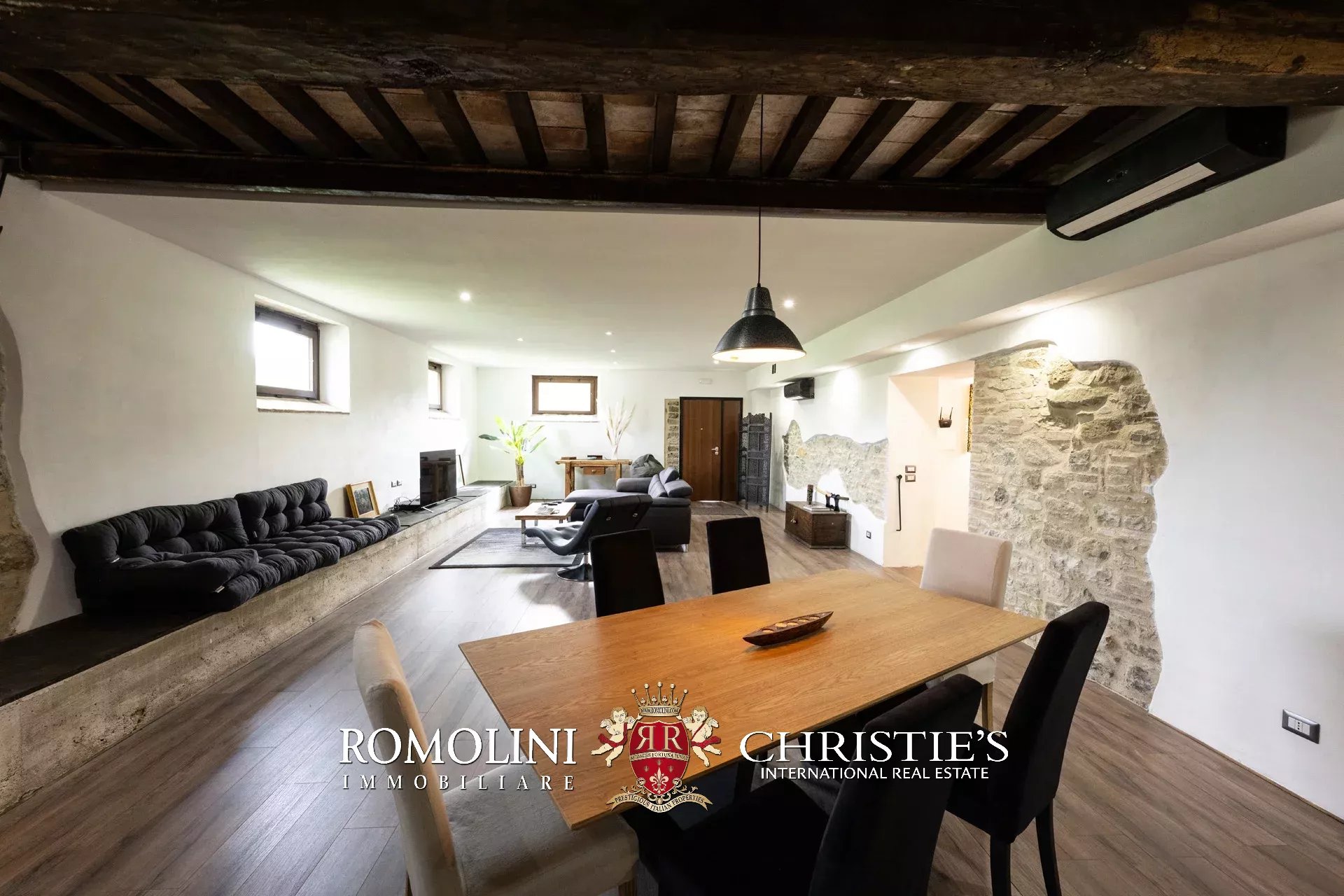 9 Bedroom Villa/Townhouse's Image 64