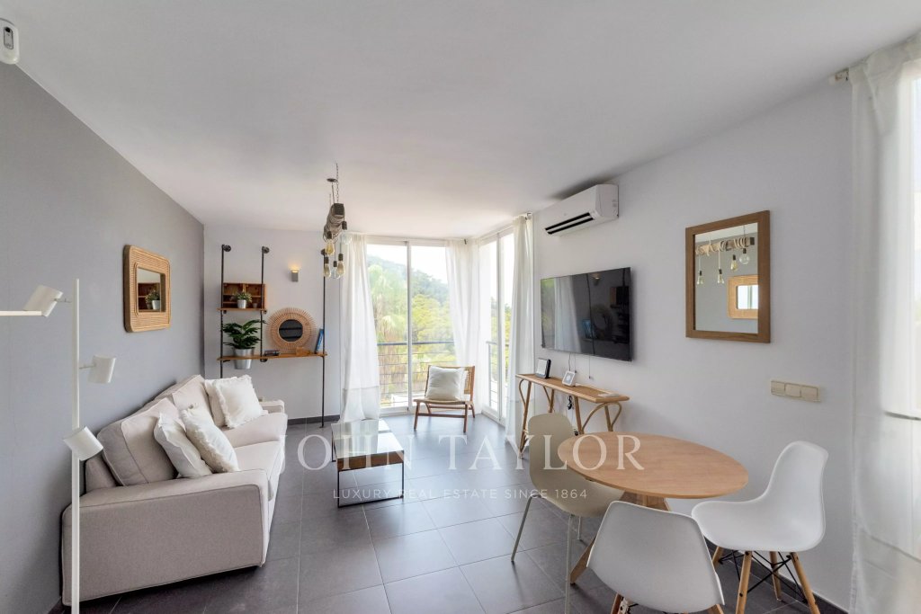 Villa for sale in Sant Josep de sa Talaia — Exclusive townhouse with spectacular sea views, located in a private community of just four homes with a communal swimming pool in Cala Vadella, Ibiza