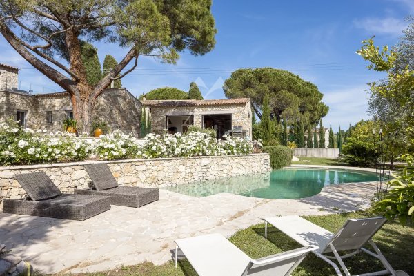 Elegant Renovated Bastide Within Walking Distance of Saint-Paul-de-Vence — photo 2